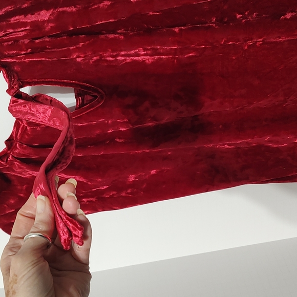 Red Velveteen Lauren Conrad Round Neck Cape Sleeve Top sz M - Picture 4 of 8